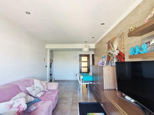 Piso en venta en San Javier, San Javier. Apartamento bien ubicado con vistas al mar desde la terraza de la azotea y comodidades modernas. Disfruta de un fácil acceso a pla. Pisos San.