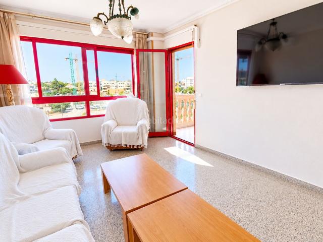 Piso en venta en San Juan de Alicante, Centro. Vivienda totalmente exterior de 4 habitaciones y Ascensor, VPO. Pisos San Juan de.