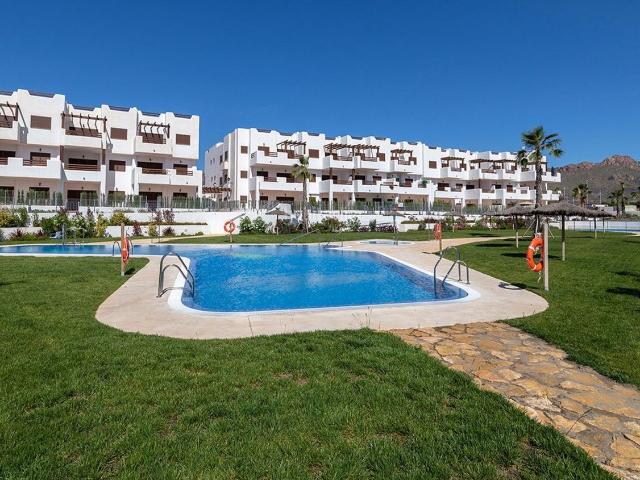 Piso en venta en San Juan de los Terreros. Apartamento de 3 dormitorios y 2 baños con piscina y jardín en San Juan de los Terreros. Pisos San Juan de los.