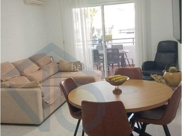 Piso en venta en San Juan de los Terreros. Apartamento reformado de 2 dormitorios con solárium privado y vistas al mar. Pisos San Juan de los.