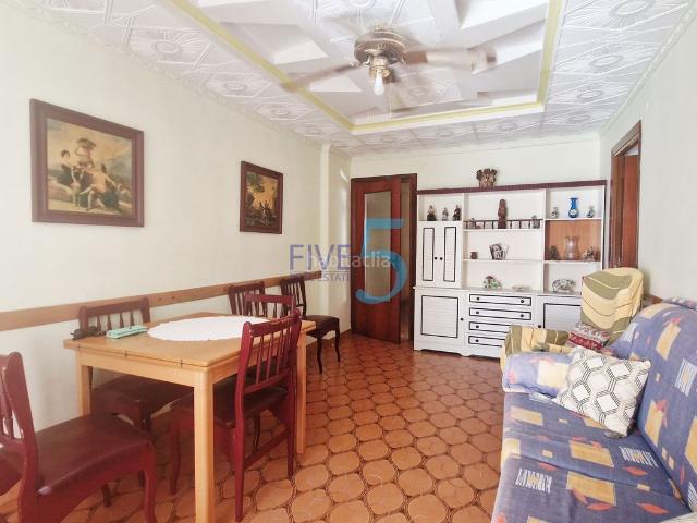 Piso en venta en San Pedro del Pinatar, Lo Pagán. En venta en San Pedro del Pinatar, este apartamento de 3 habitaciones ofrece 2 baños, garaje, ascensor y balcón con vistas a la pl. Pisos San Pedro.