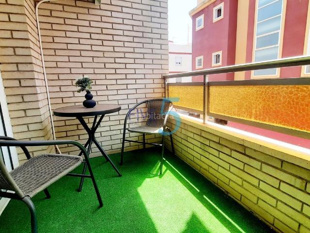 Piso en venta en San Pedro del Pinatar, Lo Pagán. Propiedad reformada de 2 dormitorios y 1 baño, a solo 30 segundos andando de la playa en Lo Pagan. Servicios a tu puerta. Balcón p. Pisos San Pedro.