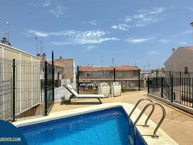 Piso en venta en San Pedro del Pinatar, Los Cuarteros. Apartamento con piscina comunitaria, en la provincia de Alicante, en Orihuela Costa. 2 habitaciones 99 m² A 400 metros del mar. Pisos San.