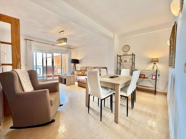 Piso en venta en San Pedro del Pinatar, Los Cuarteros. Has visto el vídeo? Necesitas el 100?Con vistas al mar!nbspPiso como nuevo en edificio con ascensor denbsptres dormitorios en prim. Pisos San.