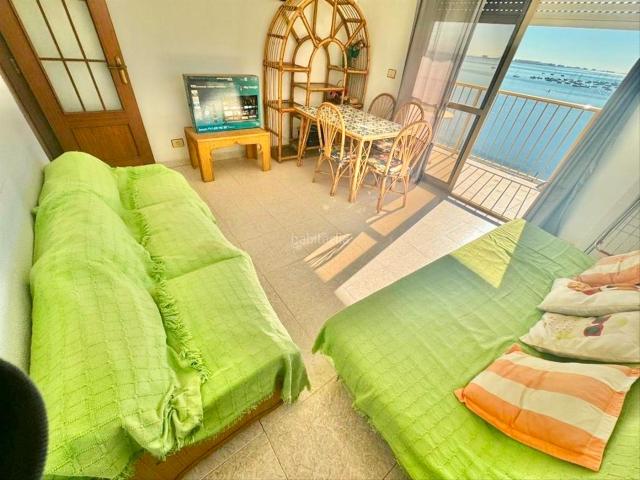 Piso en venta en San Pedro del Pinatar, Los Cuarteros. Increíbles vistas!Con garaje incluido, lo que es un lujazo en pleno paseo marítimo.Piso en edificio con ascensor denbsptres dormit. Pisos San.