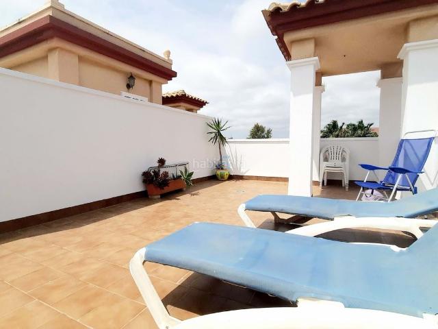 Piso en venta en San Pedro del Pinatar, Los Peñascos El Salero Los Imbernones. Muy buscado apartamento superior de 2 habitaciones y 1 baño en San Pedro del Pinatar, que cuenta con piscina y jardín.