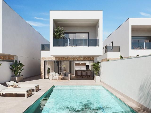 Piso en venta en San Pedro del Pinatar, San Pedro del Pinatar. Villa Semidetached de 3 dormitorios en venta en San Pedro del Pinatar, con piscina. Pisos San Pedro del.