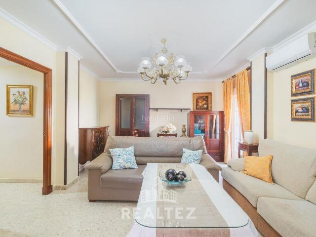 Piso en venta en Sanlúcar de Barrameda, Centro Calzada Cabo Noval. Amplio piso con patio y garaje a 5 minutos de Bajo Guía, Sanlúcar. Pisos Sanlúcar de.
