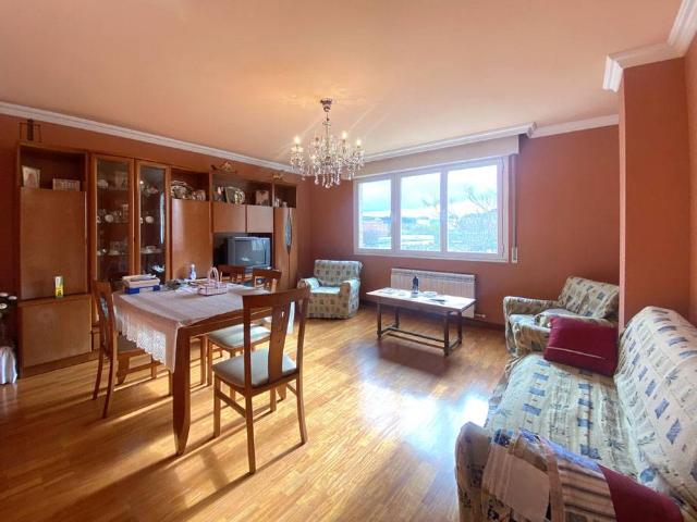 Piso en Venta en Sansomendi