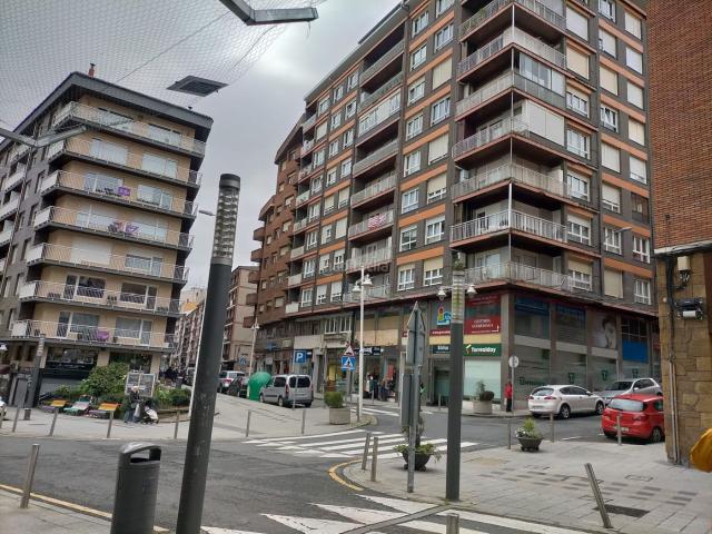 Piso en venta en Santurtzi, Centro. PISO SUPERCENTRICO con PARCELA DE GARAJE C JUAN XXII ASCENSOR ENTRAR A VIVIR. Pisos.