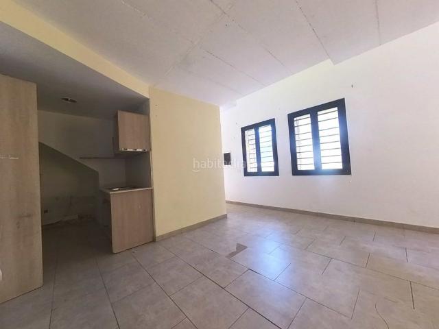 Piso en venta en Sant Celoni. Apartamento moderno de 1 dormitorio y 1 baño en Sant Celoni, Barcelona, con 74 m de superficie y construido en 2008. Ubicado en un. Pisos Sant.