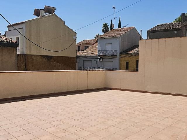 Piso en venta en Sant Celoni. Pis seminou de 117m2 constuits mes gran terrassa de 55 m2. Pisos Sant.