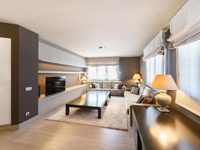 Piso en venta en Sant Cugat del Vallès, Colomer. Planta baja con piscina en Parc Central, Sant Cugat del Vallès. Pisos Sant Cugat del.