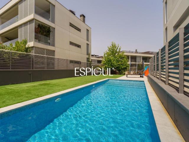 Piso en venta en Sant Cugat del Vallès, Golf Can Trabal. Piso premium en venta con terraza y piscina junto al Golf de Sant Cugat. Pisos Sant Cugat del.