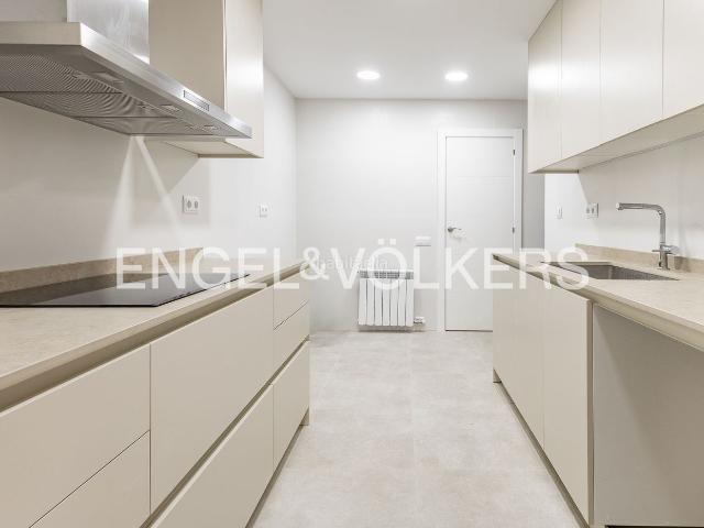 Piso en venta en Sant Cugat del Vallès, Parc Central. Piso para entrar a vivir, con terraza y jardín. Pisos Sant Cugat del.