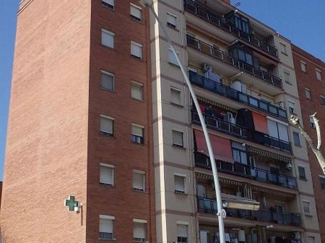 Piso en venta en Sant Adrià de Besos, de 56 m² 2 habitaciones por 150.000