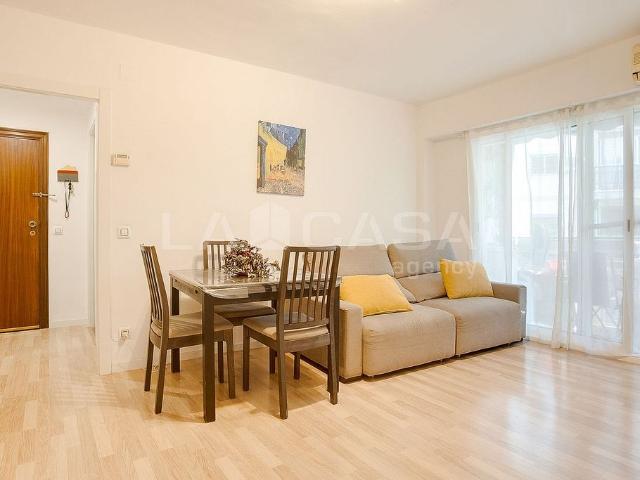 Piso en venta en Sant Adrià de Besos, de 6 m² 3 habitaciones por 260.000