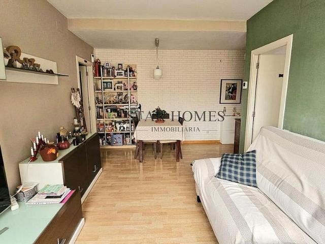 Piso en venta en Sant Adrià de Besos, de 70 m² 2 habitaciones por 264.900