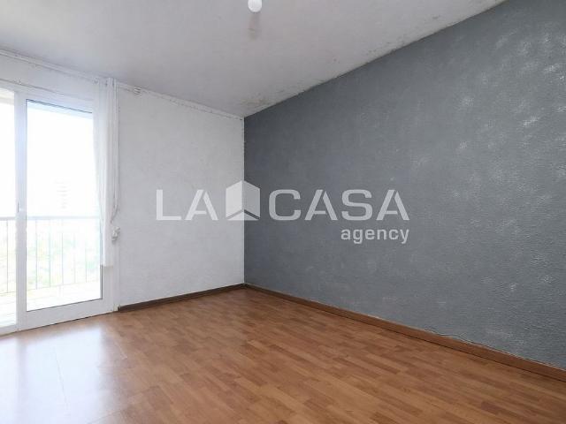 Piso en venta en Sant Adrià de Besos, de 84 m² 3 habitaciones por 260.000