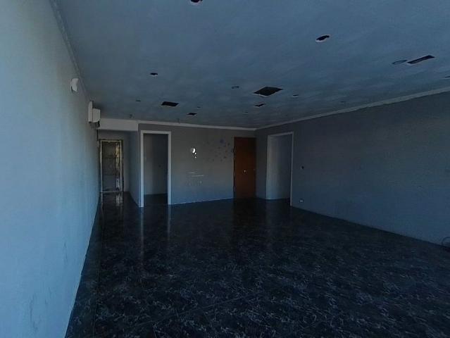Piso en venta en Sant Adrià de Besos, de 96 m² 2 habitaciones por 142.000