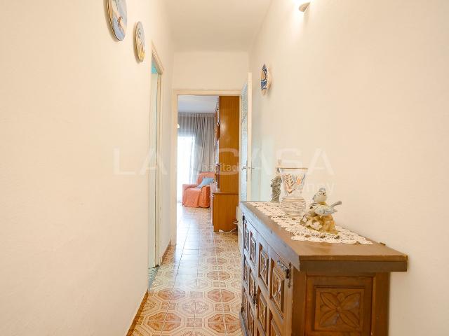Piso en venta en Sant Adrià de Besòs, El Besòs. Piso de 64 m con 3 dormitorios y ascensor en Corts Catalanes. Pisos Sant Adrià de.