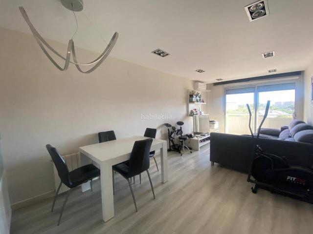 Piso en venta en Sant Adrià de Besòs, Sant Joan Baptista. LUZ, ESPACIO Y TERRAZA A UN PASO DE BARCELONA Piso con parking y trastero en finca seminueva de 2006 Sant Adrià de. Pisos Sant Adrià de.