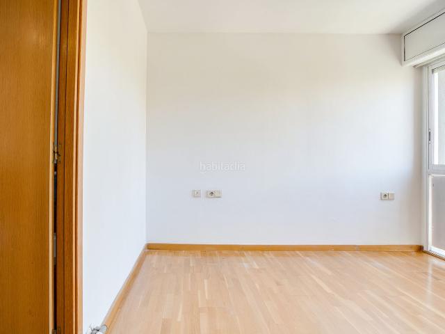 Piso en venta en Sant Adrià de Besòs, Sant Joan Baptista. Piso amplio y luminoso listo para entrar a vivir. Pisos Sant Adrià de.