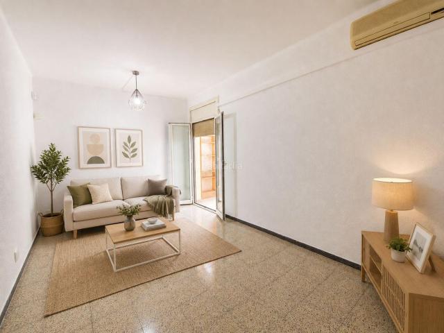 Piso en venta en Sant Boi de Llobregat, Vinyets Molí Vell. Oportunidad en el centro de Sant Boi piso con ascensor y muchas posibilidades. Pisos Sant Boi de.