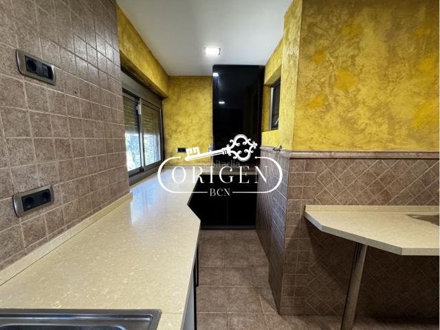 Piso en venta en Sant Boi de Llobregat, Camps Blancs. Piso reformado con acabados de alta calidad. Listo para entrar a vivir. Pisos Sant Boi de.
