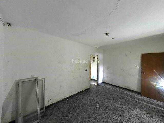 Piso en venta en Sant Boi de Llobregat, Casablanca. Piso de 3 habitaciones con gran potencial en Casablanca Sant Boi de Llobregat. Pisos Sant Boi de.