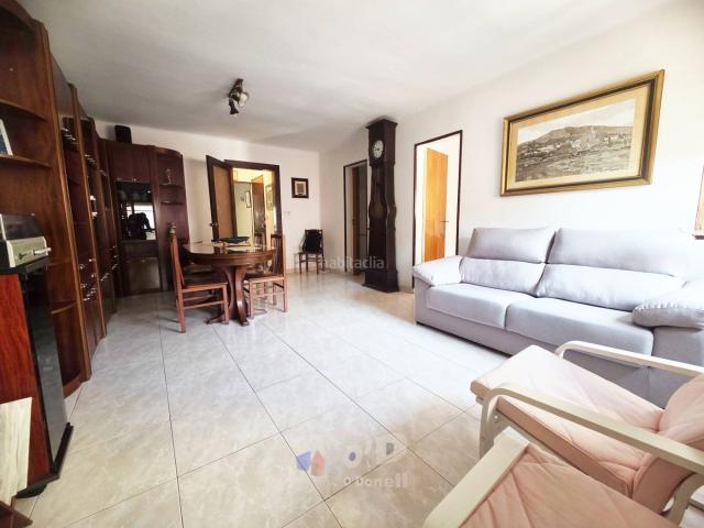 Piso en venta en Sant Boi de Llobregat, Centre. Casco Antiguo 5 habs finca de pocos vecinos. Pisos Sant Boi de.