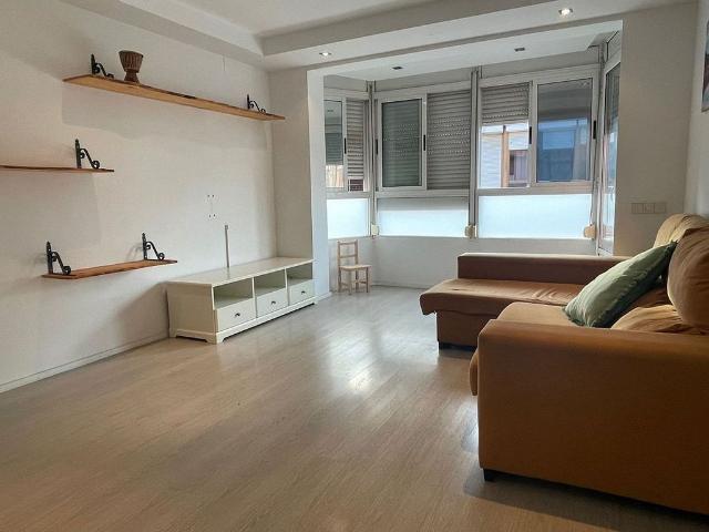 Piso en venta en Sant Boi de Llobregat, de 50 m² 3 habitaciones por 169.600