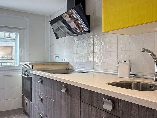 Piso en venta en Sant Boi de Llobregat, de 58 m² 3 habitaciones por 222.000