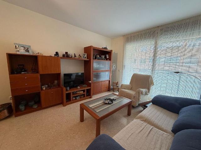 Piso en venta en Sant Boi de Llobregat, de 97 m² 4 habitaciones por 335.000