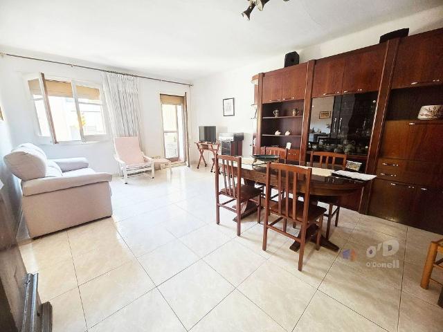 Piso en venta en Sant Boi de Llobregat, de 99 m² 5 habitaciones por 238.500