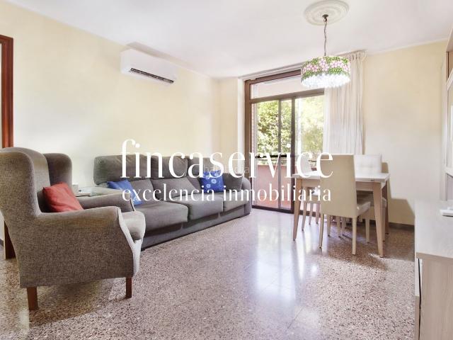 Piso en venta en Sant Boi de Llobregat, Marianao. Luminoso piso de 3 habitaciones con balcón en Sant Boi de Llobregat. Pisos Sant Boi de.