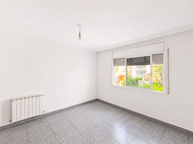 Piso en venta en Sant Boi de Llobregat, Marianao. PISO CON BALCÓN EN MARIANAO. Pisos Sant Boi de.