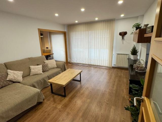 Piso en venta en Sant Fost de Campsentelles. Piso luminoso con piscina, parking y trastero en Can Coromines. Pisos Sant Fost de.