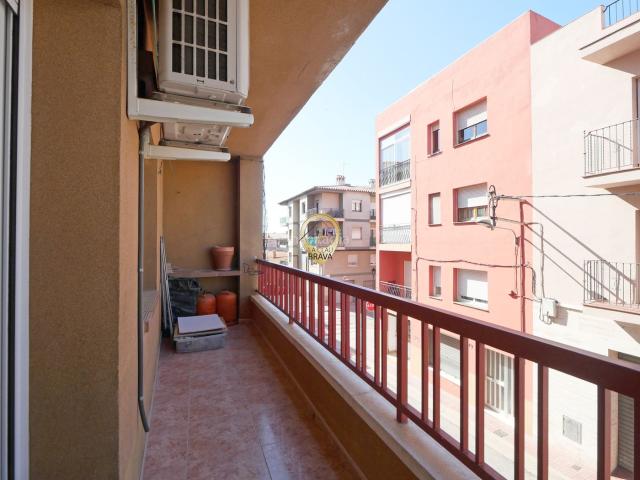 Piso en venta en Sant Feliu de Guíxols, Vilartagues Tueda de Dalt Costa Brava. Cuatro dormitorios, terraza y espacio de verdad en Vilartagues, Sant Feliu de Guíxols. Pisos Sant Feliu de.