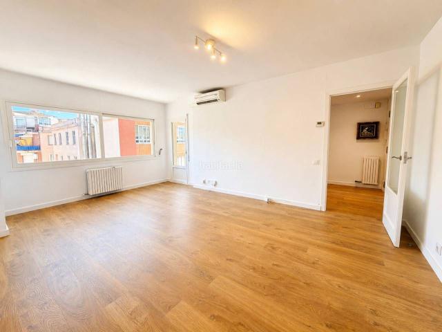 Piso en venta en Sant Feliu de Guíxols, Centre Costa Brava. Apartamento reformado en primera línea de mar a 50 metros de la playa. Pisos Sant Feliu de.