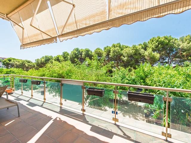 Piso en venta en Sant Feliu de Guíxols, Centre Costa Brava. Gran piso en Passeig dels Guíxols en frente del mar. Pisos Sant Feliu de.