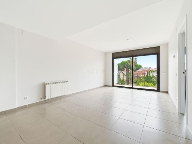 Piso en venta en Sant Feliu de Guíxols, Eixample Costa Brava. PISO DE CUATRO HABITACIONES CON BALCÓN EN ST. FELIU. Pisos Sant Feliu de.