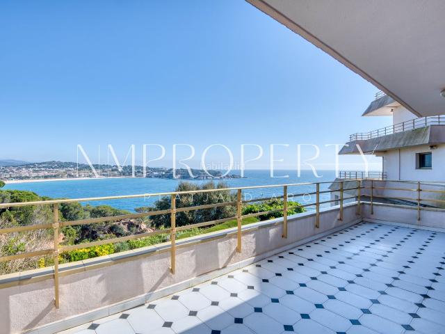 Piso en venta en S´Agaró Costa Brava. Exclusivo apartamento con vistas al mar en SAgaró. Pisos.