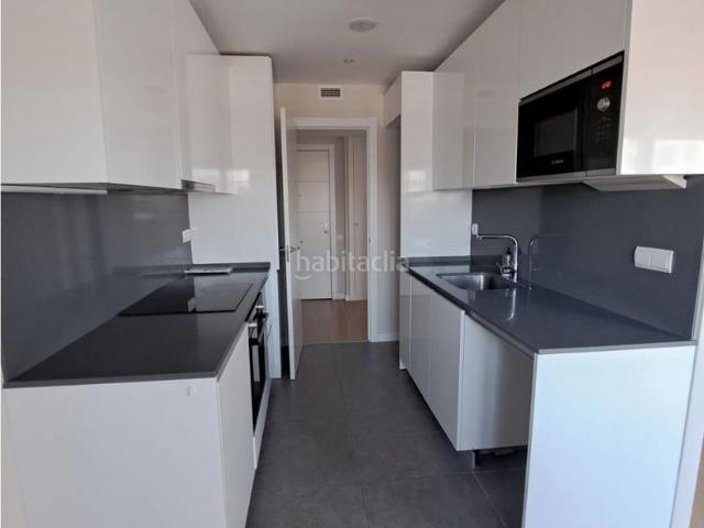 Piso en venta en Sant Feliu de Llobregat, Roses Castellbell. Piso de 3 habitaciones, piscina, eficiencia energética A en Sant Feliu. Pisos Sant Feliu de.