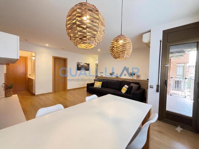 Piso en venta en Sant Feliu de Llobregat, Roses Castellbell. PISO EN VENTA CON BALCÓN y TRASTERO. Pisos Sant Feliu de.