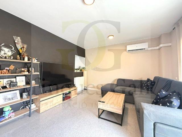 Piso en venta en Sant Fruitós de Bages. Sant Fruitós de Bages Espectacular piso de 3 habitaciones con balcón, plaza de aparcamiento y trastero ideal para parejas o famil. Pisos Sant Fruitós de.