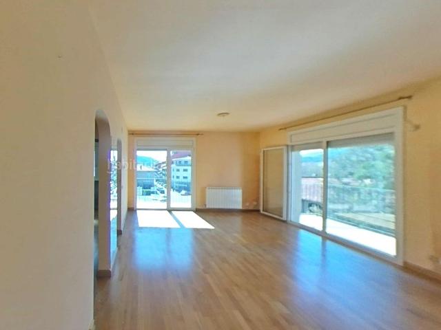Piso en venta en Sant Joan de les Abadesses Pirineos. Piso muy luminoso en Sant Joan de les Abadesses. Pisos Sant Joan de les.