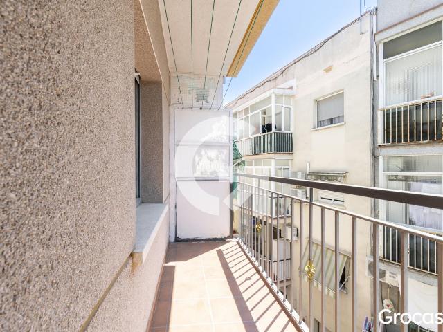 Piso en venta en Sant Joan Despí, Les Planes. Luminoso piso de 3 habitaciones con balcón en Les Planes, Sant Joan Despí. Pisos Sant Joan.