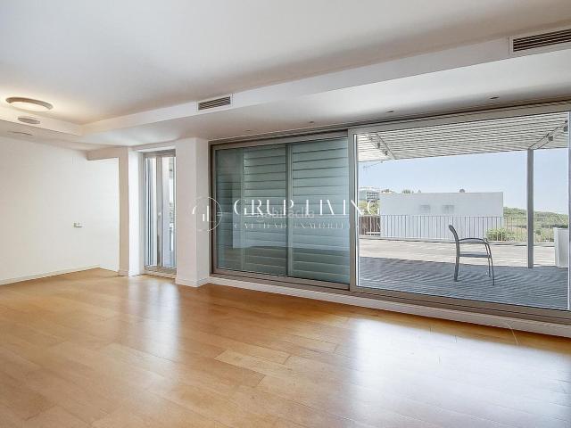 Piso en venta en Sant Pere de Ribes, Mas d´En Serra Els Cards. DÚPLEX CON DISEÑO CONTEMPORÁNEO, VISTAS AL MAR Y GRANDES ESPACIOS EXTERIORES. Pisos Sant Pere de.