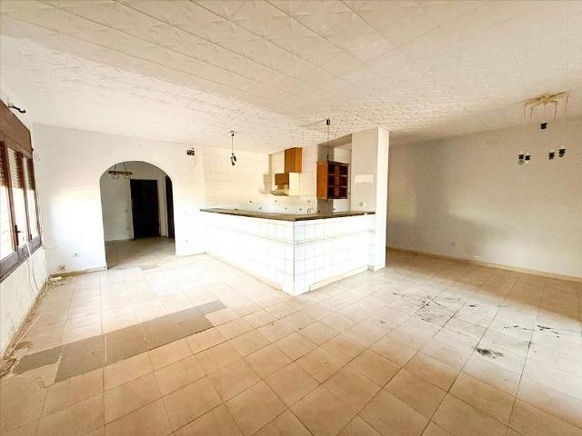 Piso en venta en Sant Pere Pescador, de 146 m² 2 habitaciones por 185.000